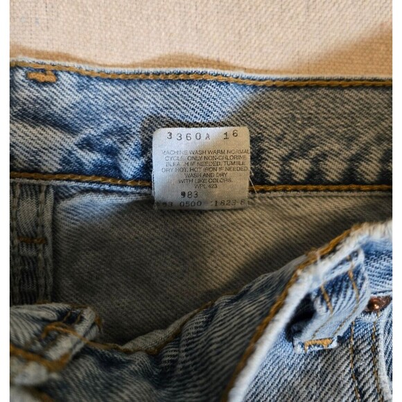 Vtg Levi’s 560 Mens 36x30 Loose Fit Tapered Leg Light Blue Wash - Picture 16 of 16